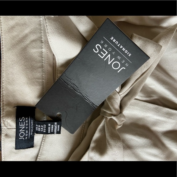 Jones New York mid-waiste shorts - Picture 3 of 3